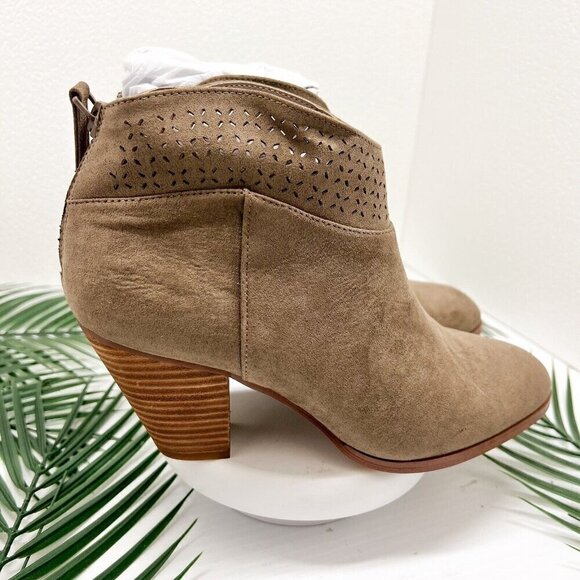 Violet & Red Jackson Lazer Cut Topline Bootie Faux Suede Taupe Size 8 NWOB - Picture 6 of 15